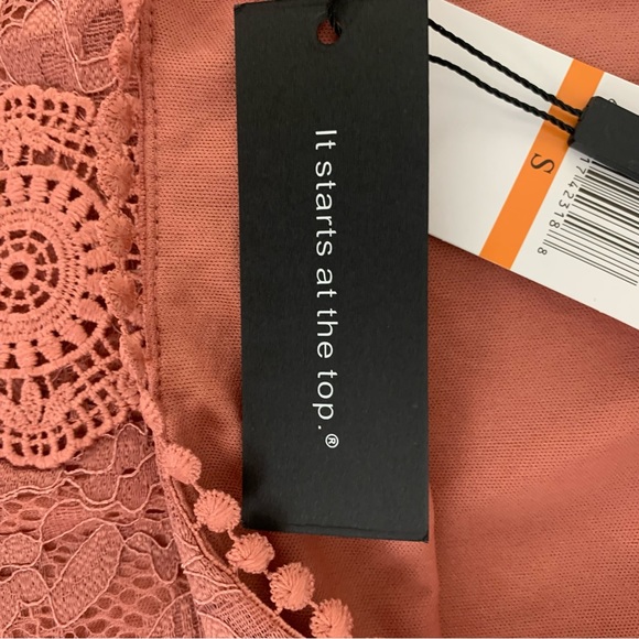 NWT $68 Cable & Gauge Allover Lace Cold Shoulder Short Sleeve Pullover Mauve S - Picture 7 of 9